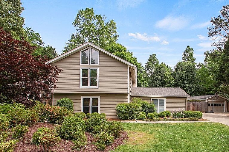 New Listing in Indian Hills!