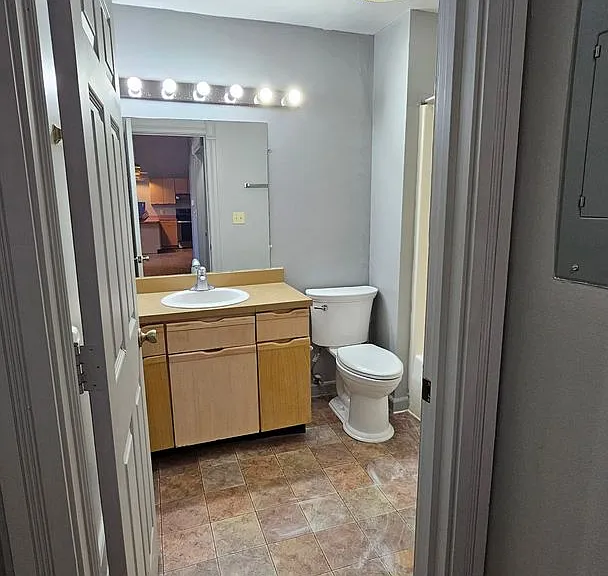 204 N Walnut St #B — Photo 15