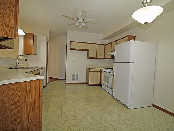 4th image of 1705 Chesapeake Ln