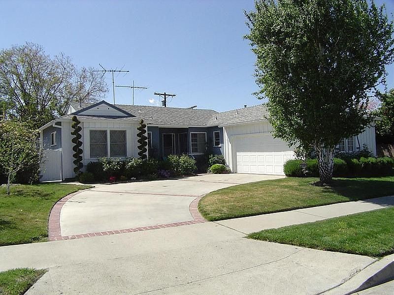 1st image of 11439 Blythe St