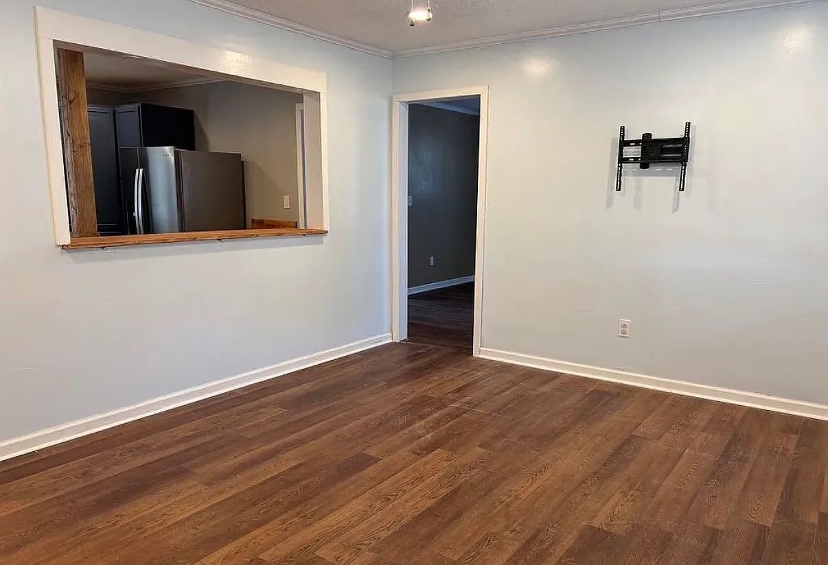 3 bed, 1282 sqft, $1,750 — Photo 3