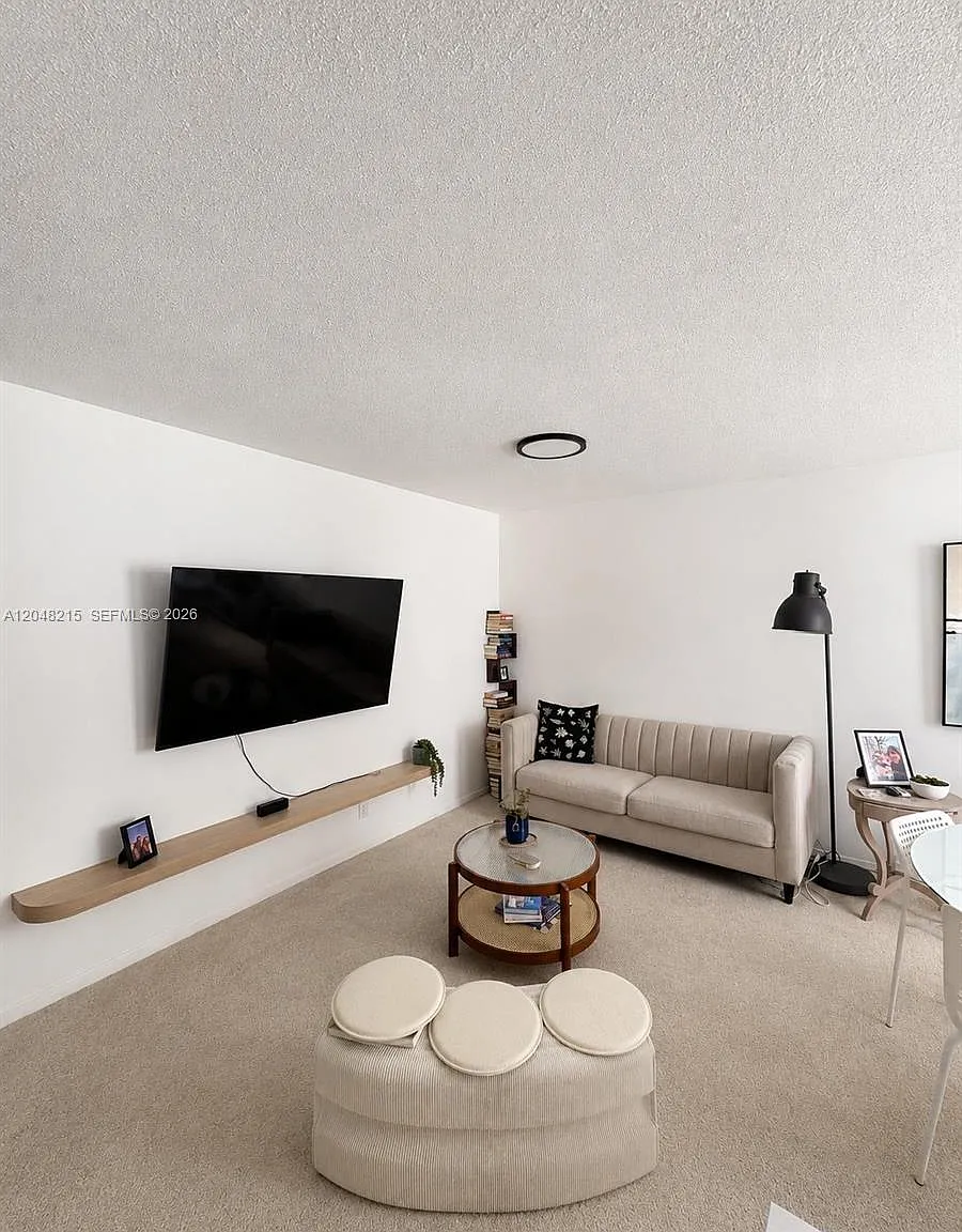Astor Condo No 3 — Photo 3