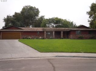 1070 W Judith Pl, Hermiston, OR 97838