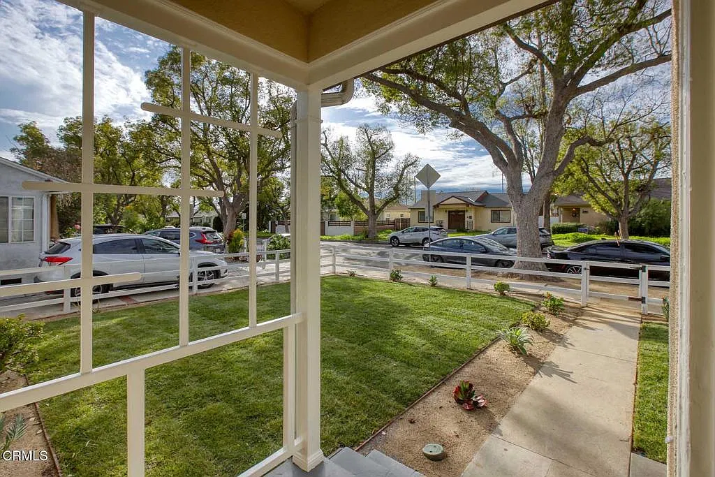 4 bed, 2.0 bath, 1416 sqft, $4,000 — Photo 2
