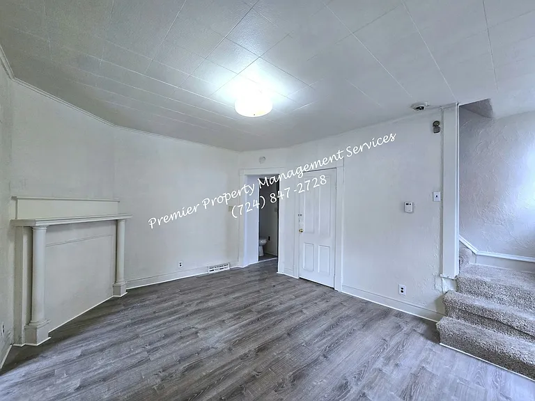 125 N Chestnut St #1/2 — Photo 8