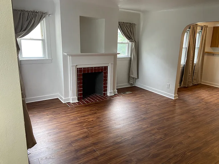 211 Larchmont Rd — Photo 4