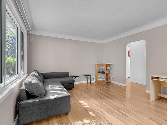 5th image of 3331 Longfellow Ave