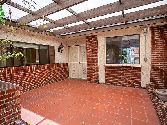 4th image of 2539 Malabar Ave