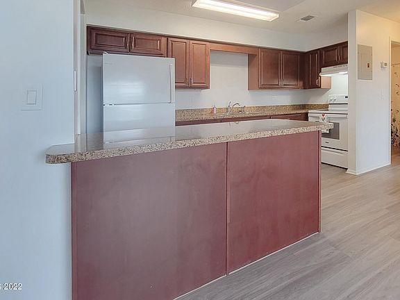 5th image of 1357 Westover St #102