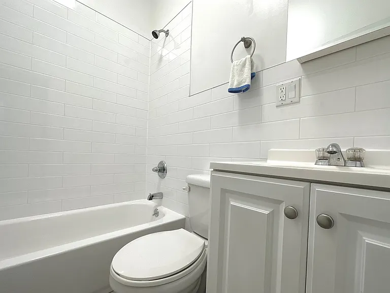 1005 Broadway #2 — Photo 10
