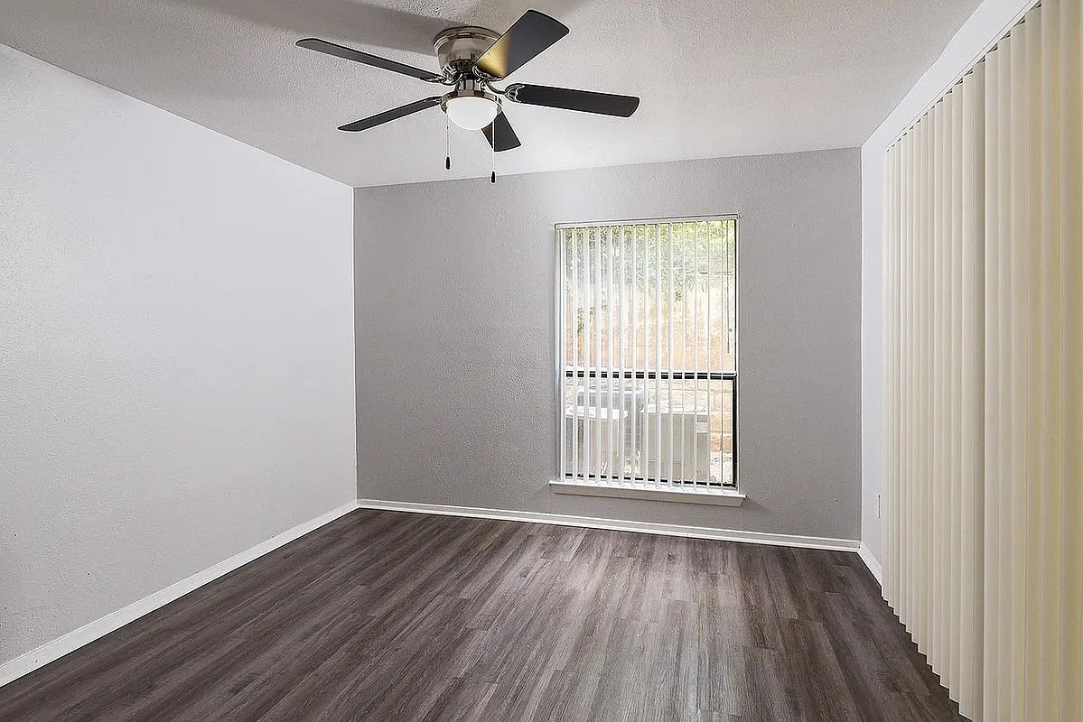 1 bed, 1.0 bath, 579 sqft, $1,085 — Photo 3