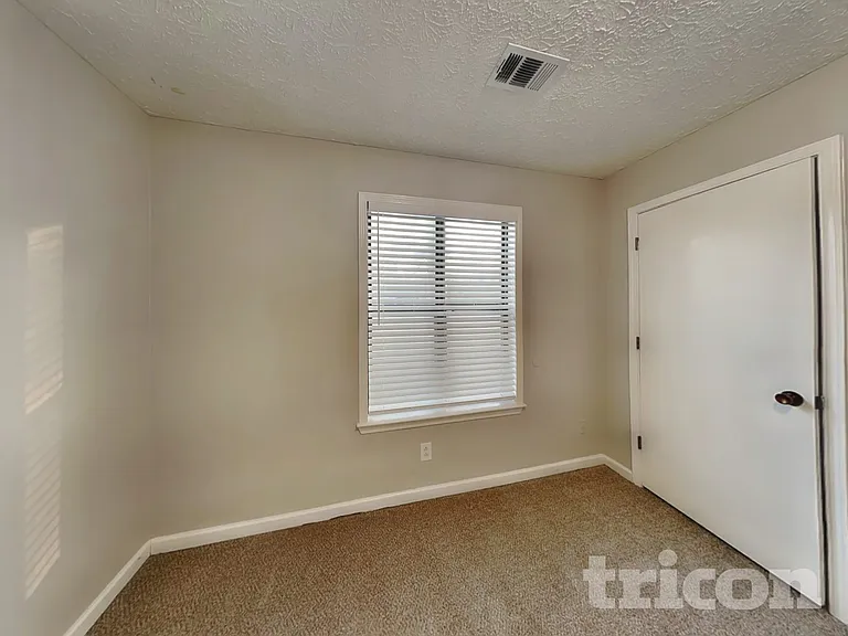 308 Knollwood Ln — Photo 12