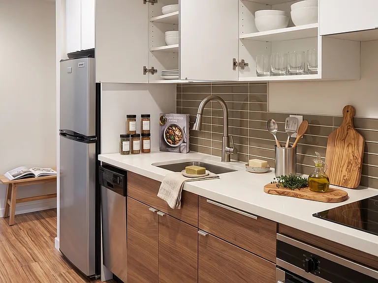6408 Phinney - Located at the top of Phinney Ridge — Photo 10