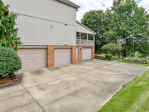4th image of 1368 Royal Oak Dr