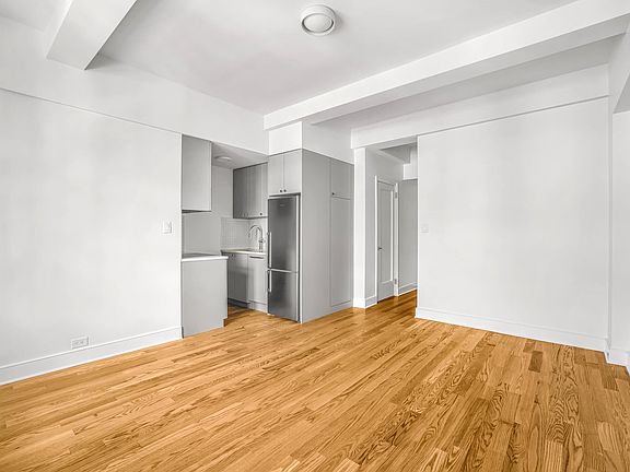 4th image of 208 W 23rd St APT 1401