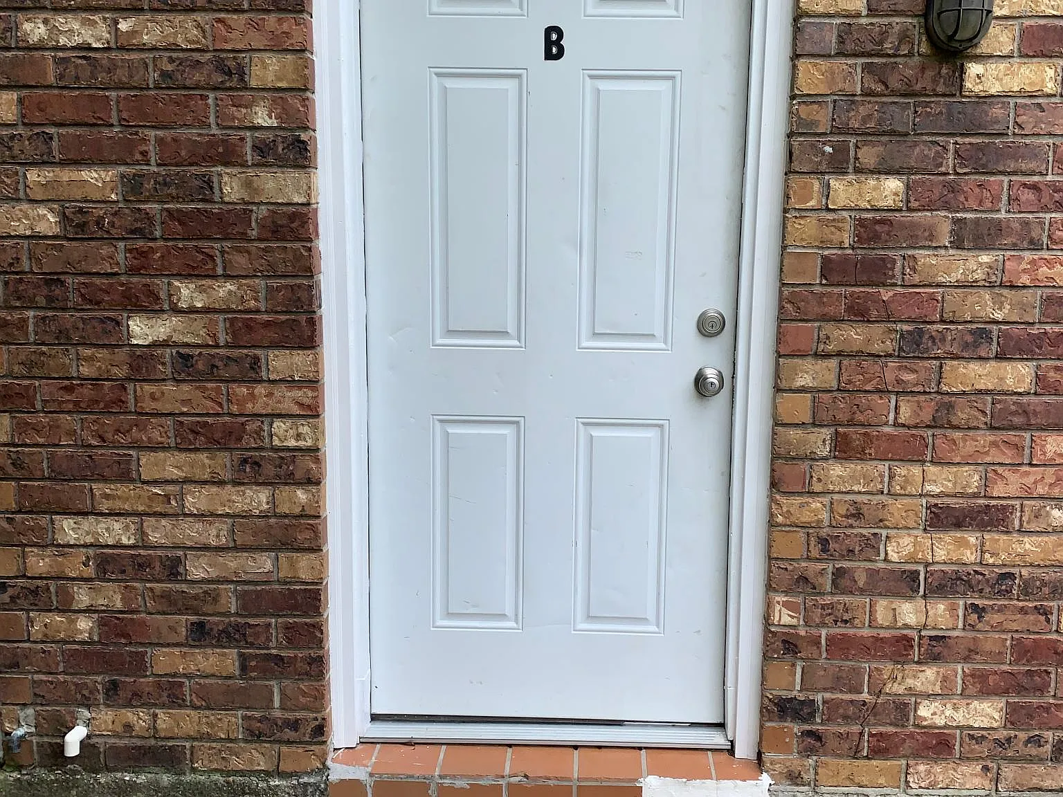 2 bed, 1.5 bath, 1098 sqft, $975 — Photo 2