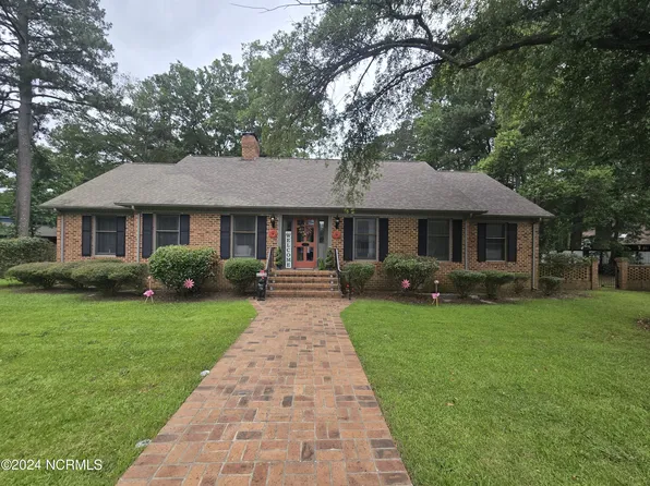 909 Gilchrist Street, Laurinburg, NC 28352