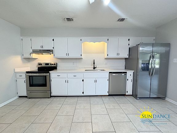 4th image of 310 Evergreen Dr