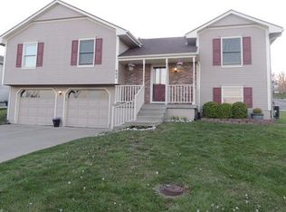 602 Montana Ridge Dr, Grain Valley, MO 64029