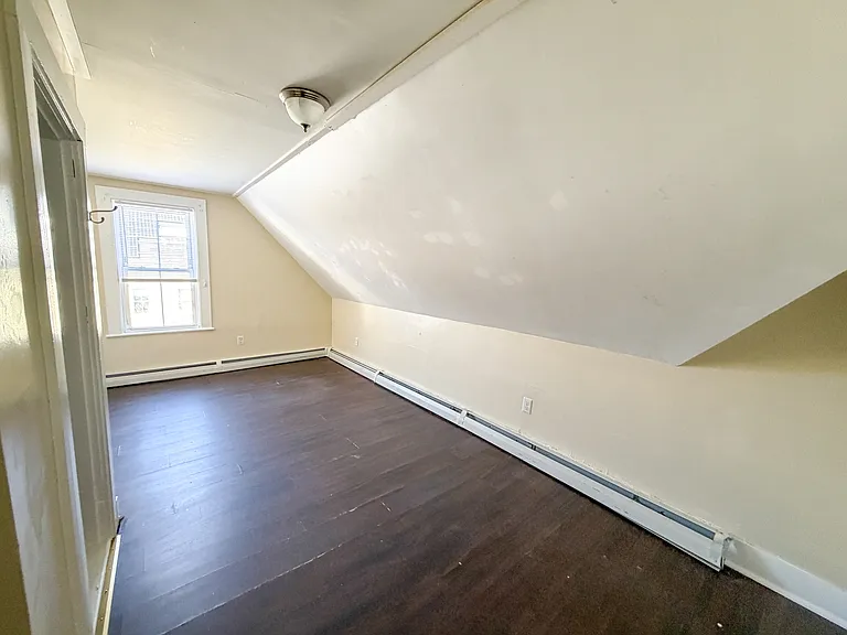160 Brackett St — Photo 3