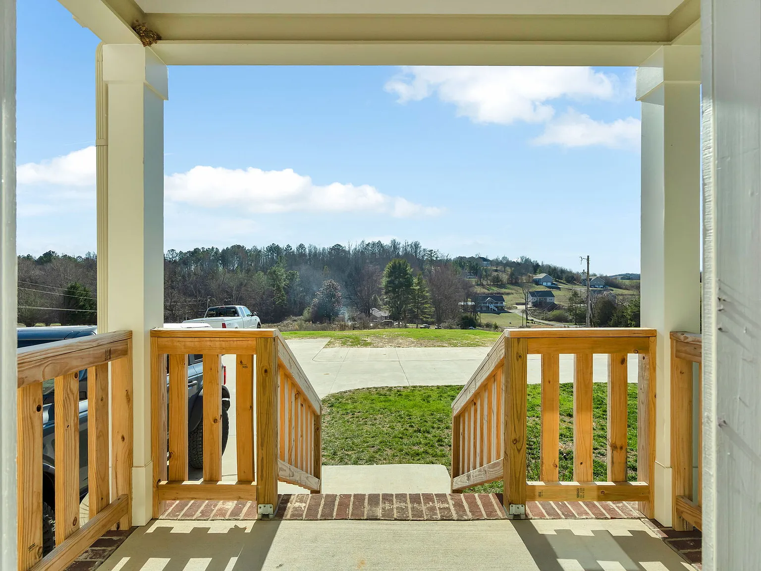 3 bed, 2.5 bath, 1388 sqft, $1,850 — Photo 2