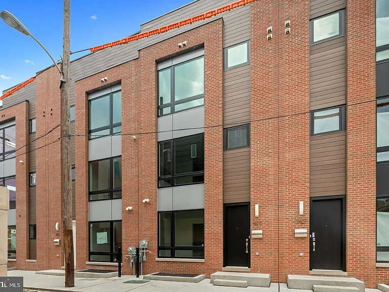 1425 S Hancock St — Photo 5