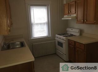 2016 Upland St, Chester, PA 19013