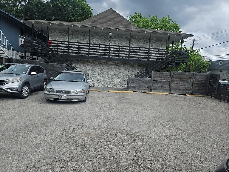 4501 Speedway #104 — Photo 7
