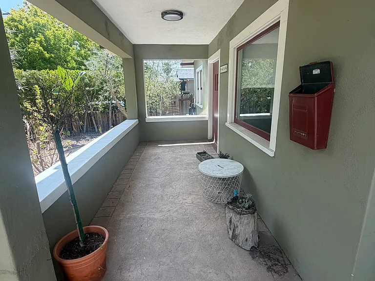 2335 Chapala St — Photo 31