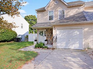 48 Highmeadows Dr, Sicklerville, NJ 08081