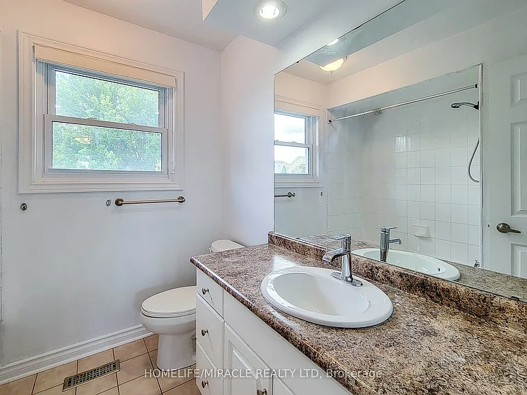 4559 Street Volodymyr Cres — Photo 35