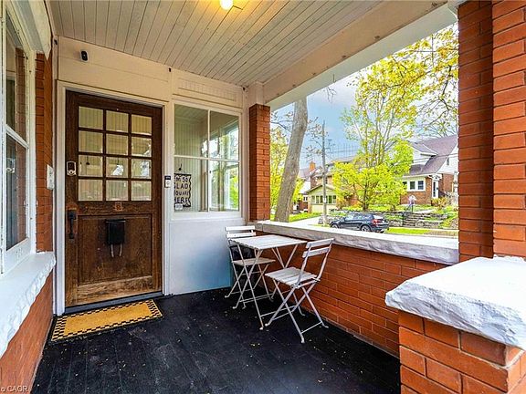 3rd image of 36 Louisa St