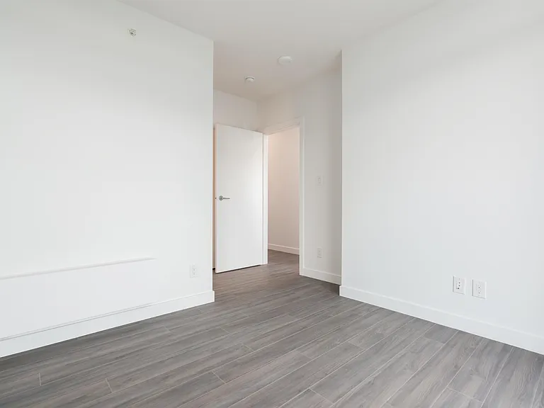 13615 Fraser Hwy #2403 — Photo 33