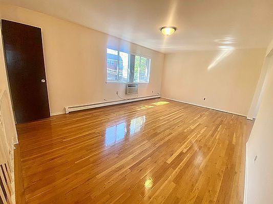 2nd image of 2044 48th St APT 1