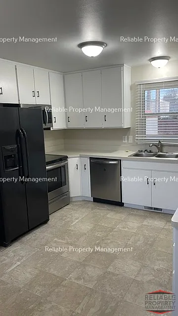 3 bed, 832 sqft, $1,775 — Photo 3