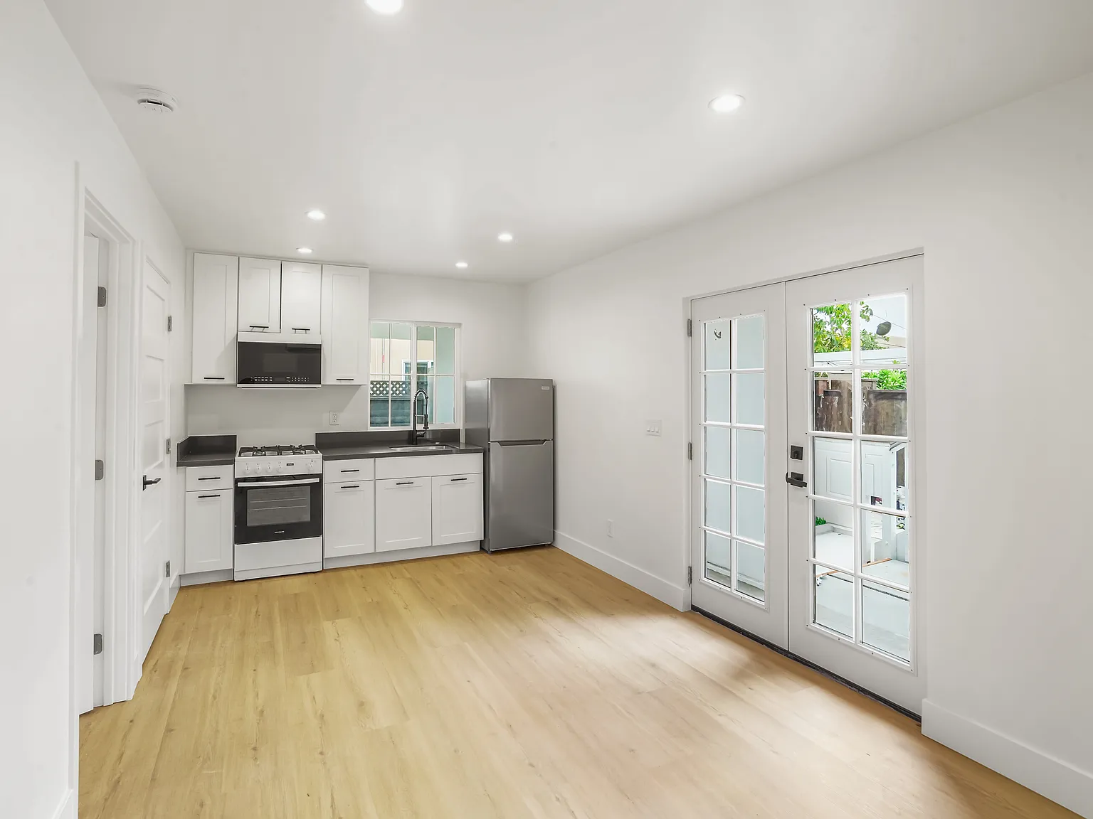 1 bed, 450 sqft, $1,995 — Photo 2