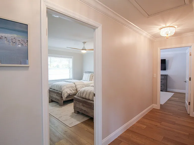 691 Russell St — Photo 8