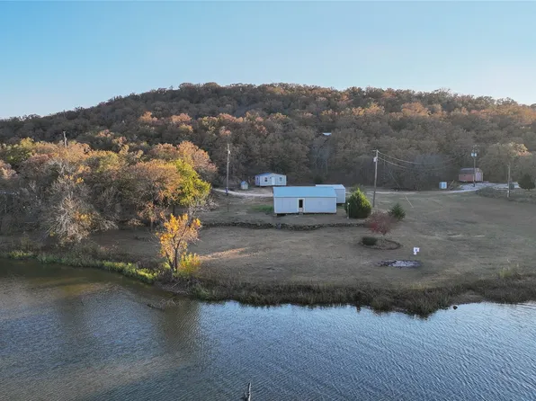 819 Captain South Dr, Bowie, TX 76230