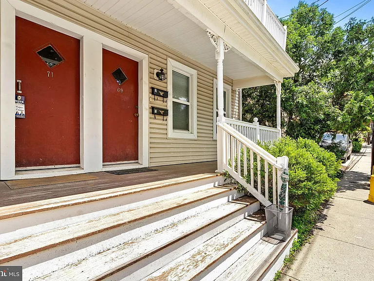 69 Pine St #2 — Photo 2
