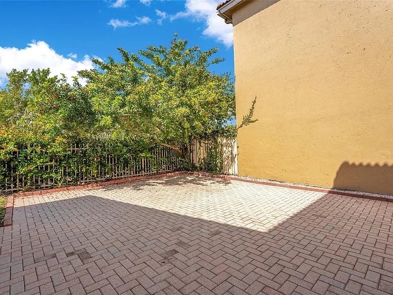 1840 Sweetbay Way — Photo 46