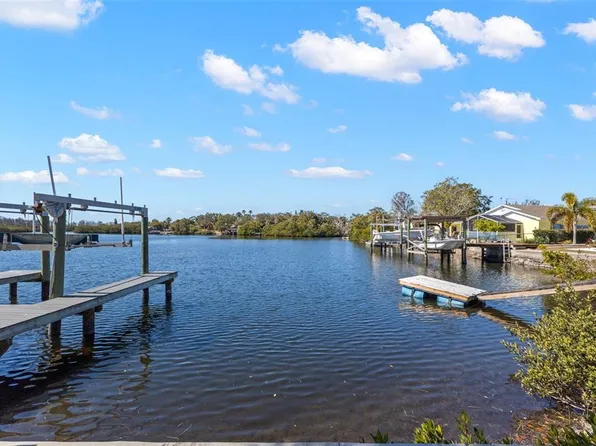 2138 Bayou Dr, Holiday, FL 34691