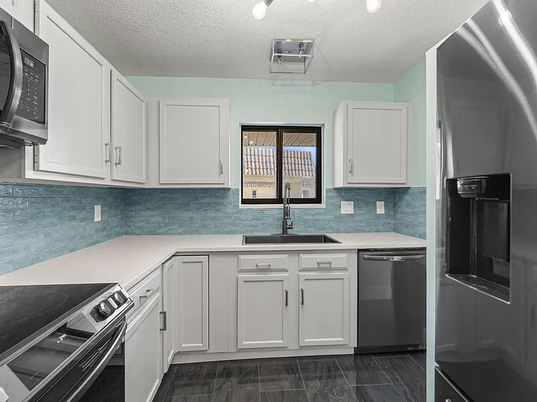 412 Southwind Dr #B2 — Photo 16