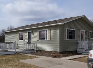 2 Armeria St, Gladstone, MI 49837