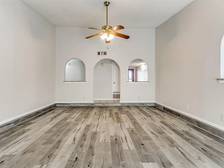 2930 Churchill Way — Photo 2