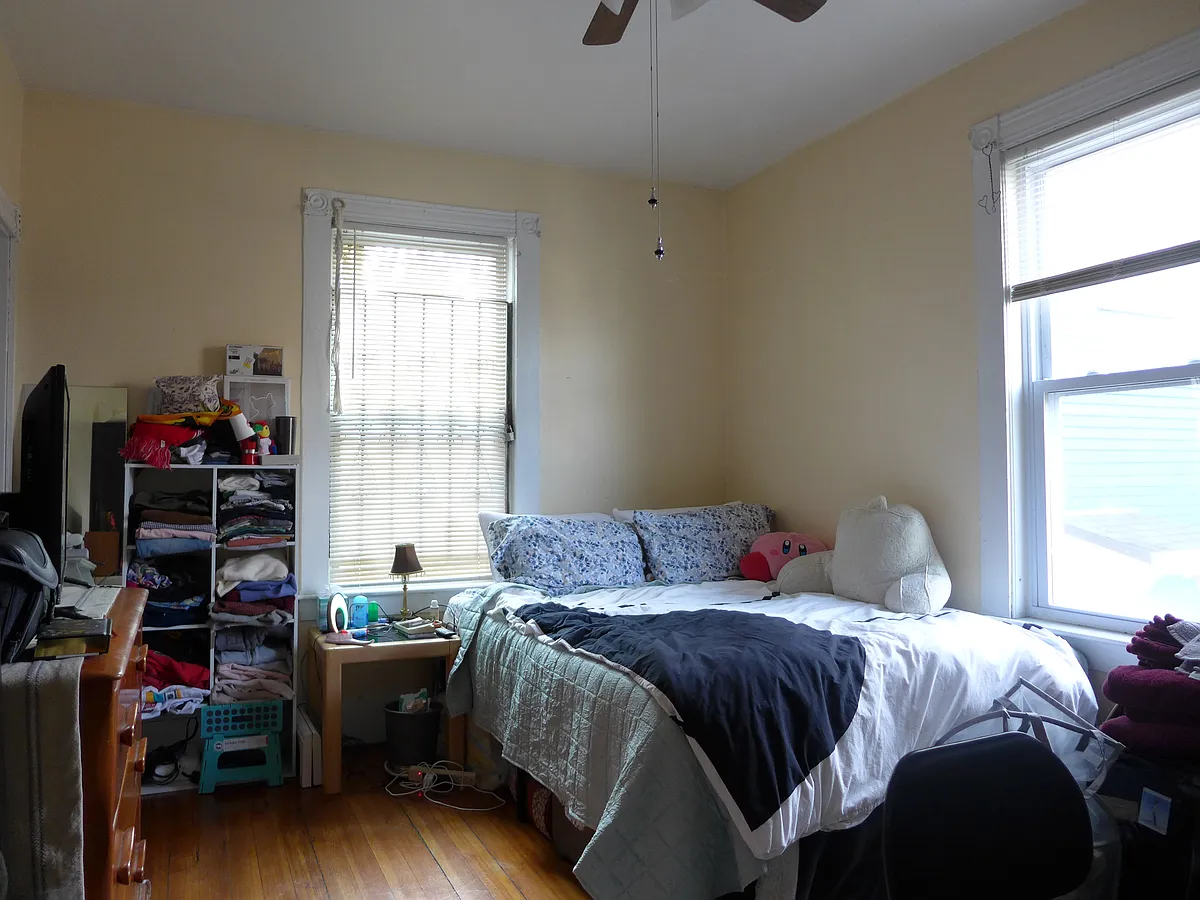 Building Photo - 158 Hillside St #2
