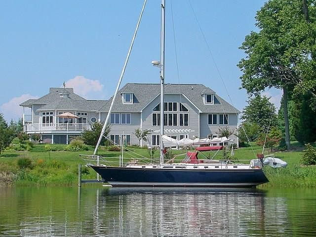 1st image of 250 Lake Landing Dr