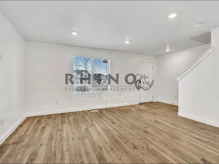 880 N Herman Dr — Photo 8