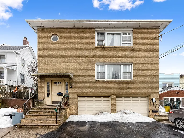 698 Fairview Ave — Photo 1