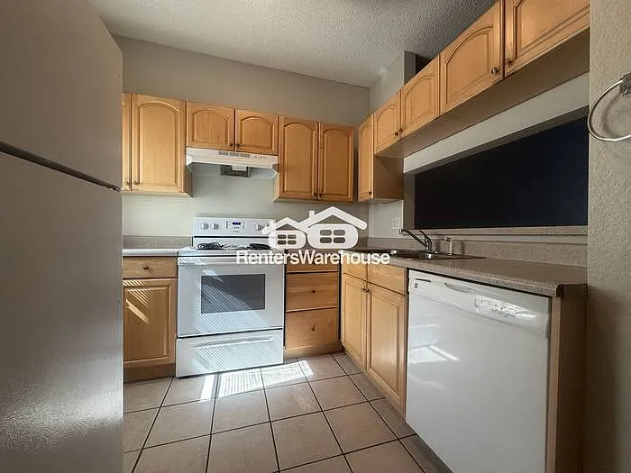 1970 N Hartford St #4 — Photo 6