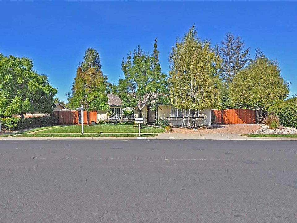 1st image of 584 Tawny Dr